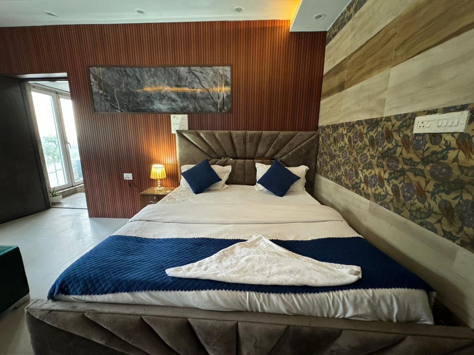 Hotel Dev Ganga Rishīkesh Esterno foto