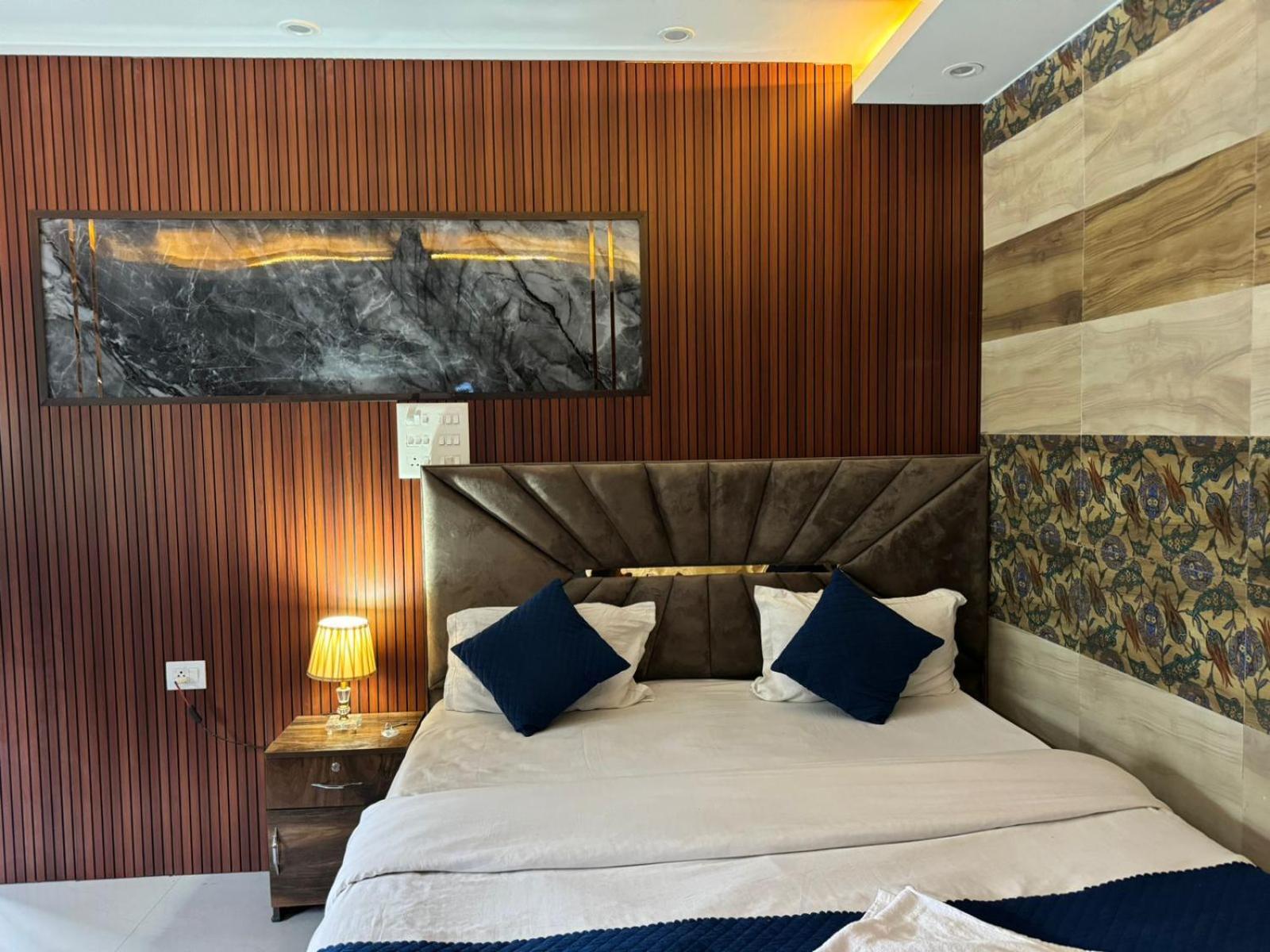 Hotel Dev Ganga Rishīkesh Esterno foto