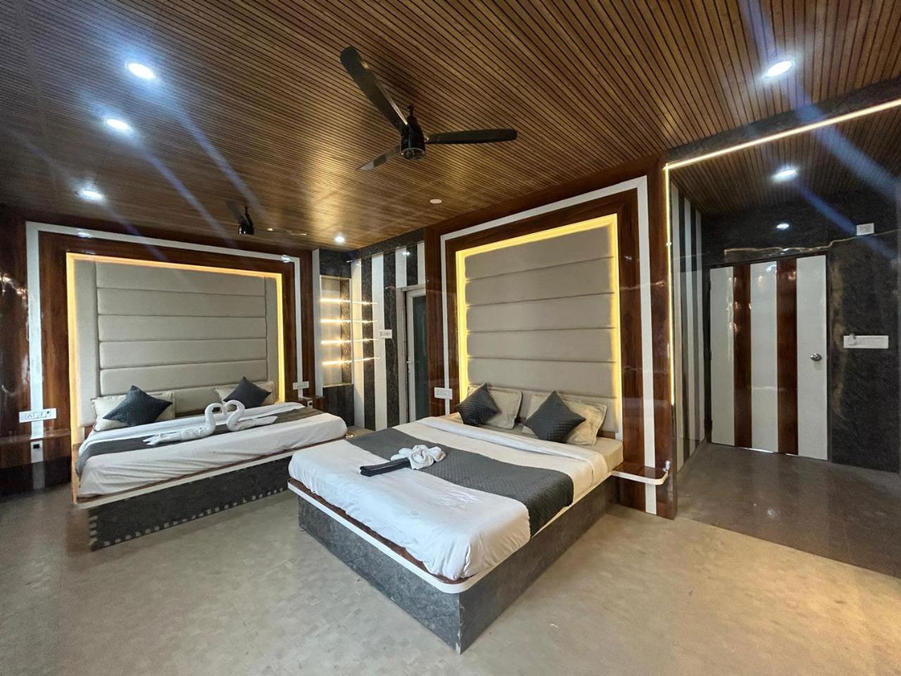 Hotel Dev Ganga Rishīkesh Esterno foto