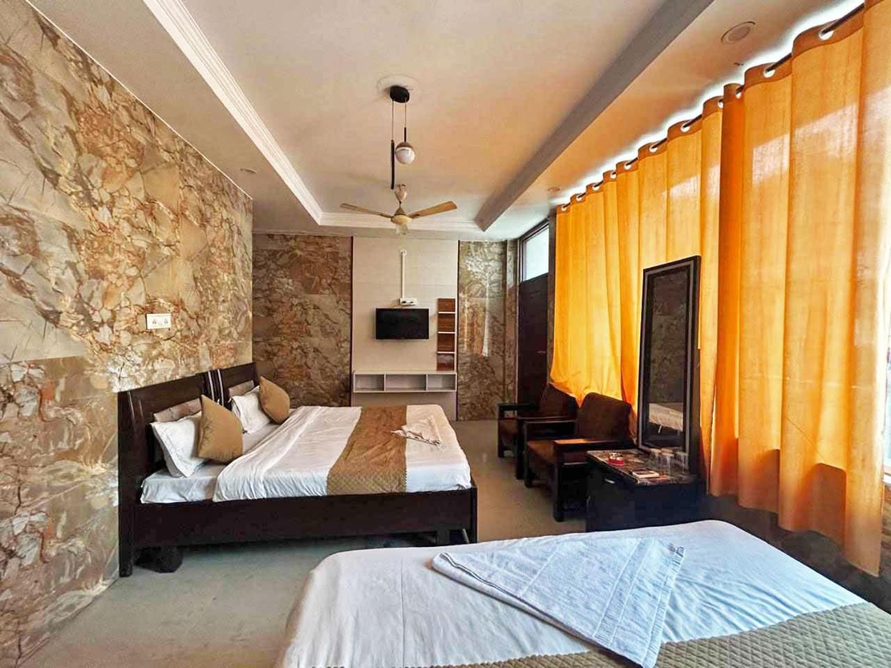 Hotel Dev Ganga Rishīkesh Esterno foto