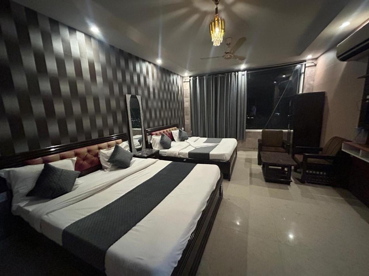 Hotel Dev Ganga Rishīkesh Esterno foto