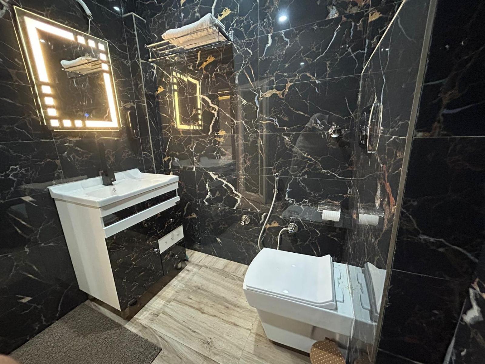 Hotel Dev Ganga Rishīkesh Esterno foto