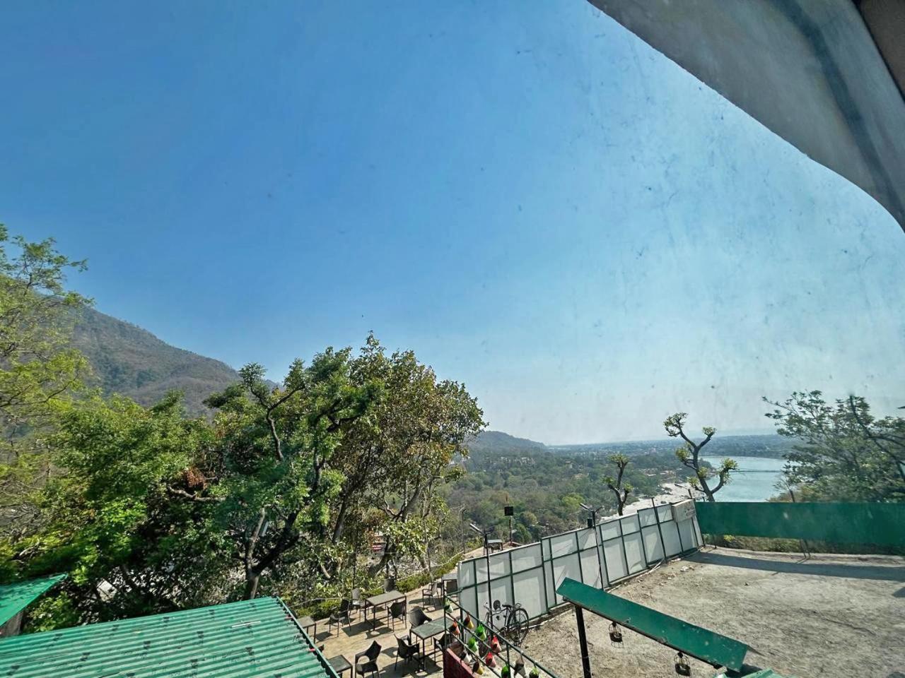 Hotel Dev Ganga Rishīkesh Esterno foto