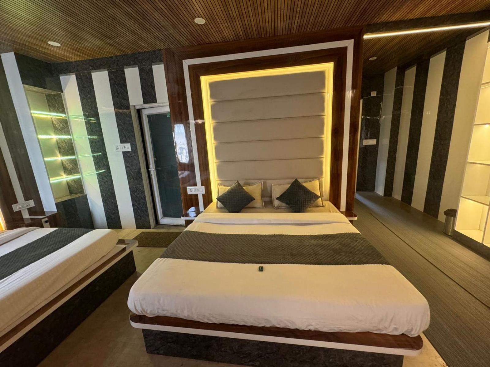 Hotel Dev Ganga Rishīkesh Esterno foto