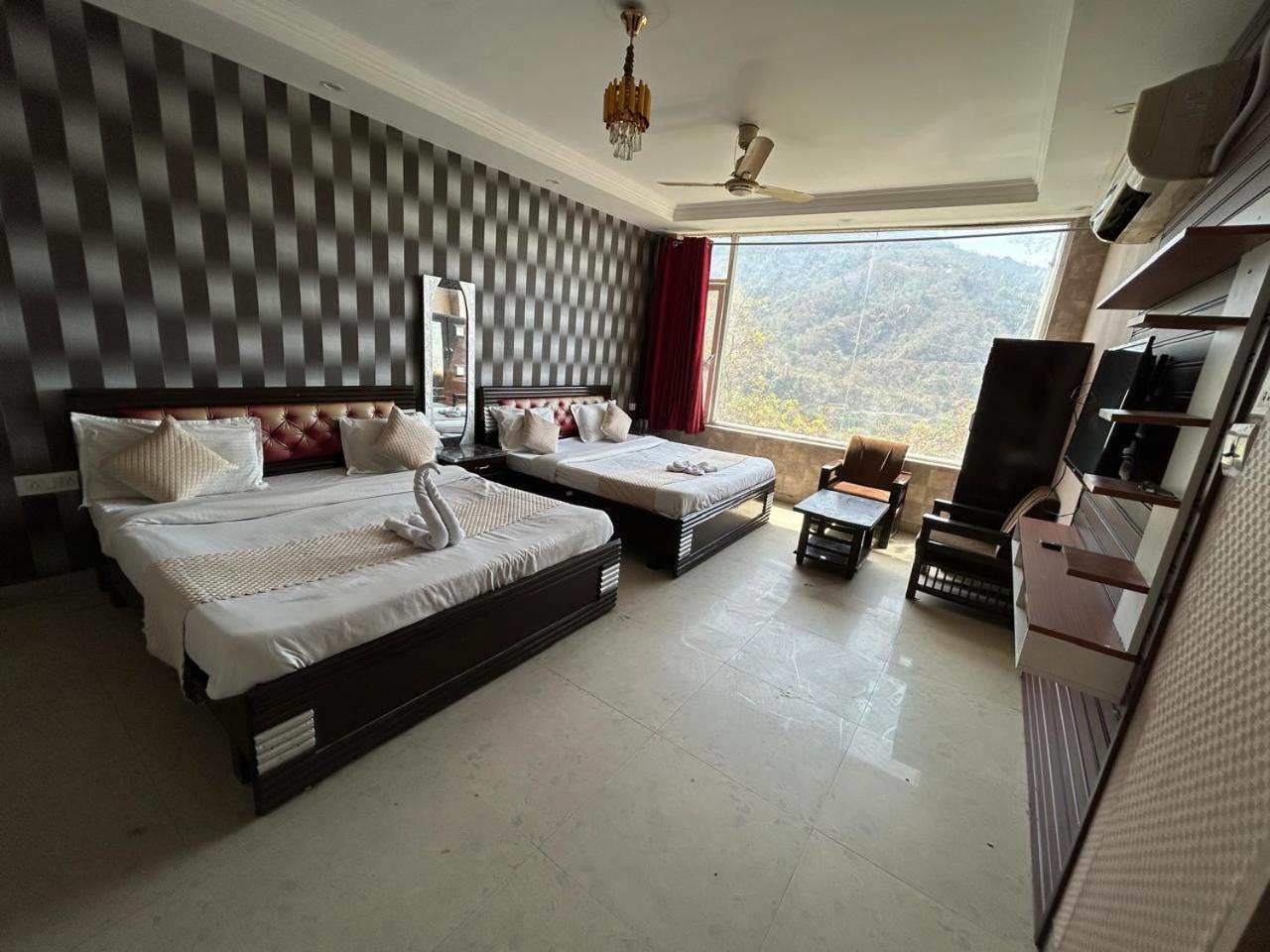 Hotel Dev Ganga Rishīkesh Esterno foto