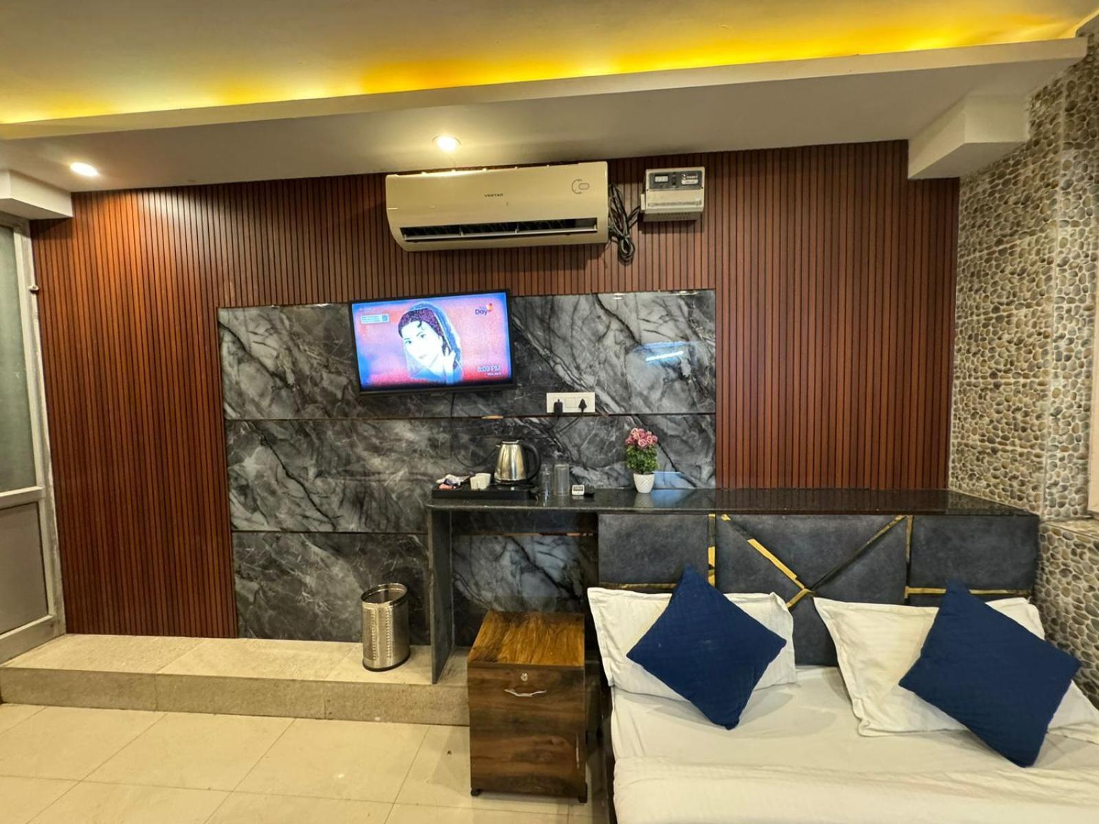 Hotel Dev Ganga Rishīkesh Esterno foto