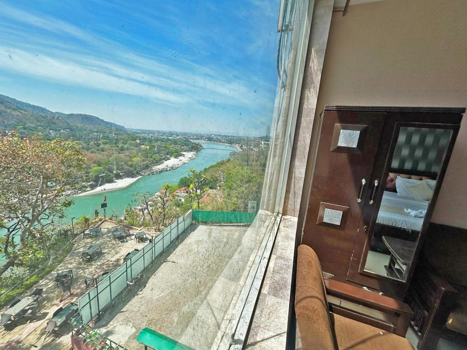 Hotel Dev Ganga Rishīkesh Esterno foto