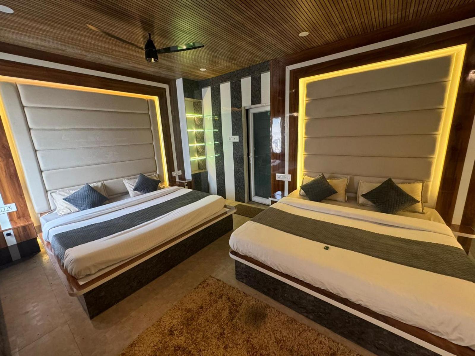 Hotel Dev Ganga Rishīkesh Esterno foto