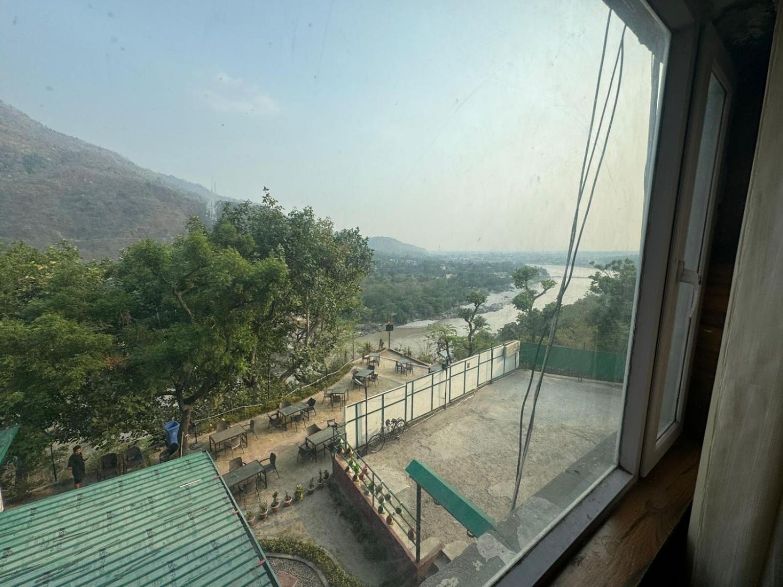 Hotel Dev Ganga Rishīkesh Esterno foto