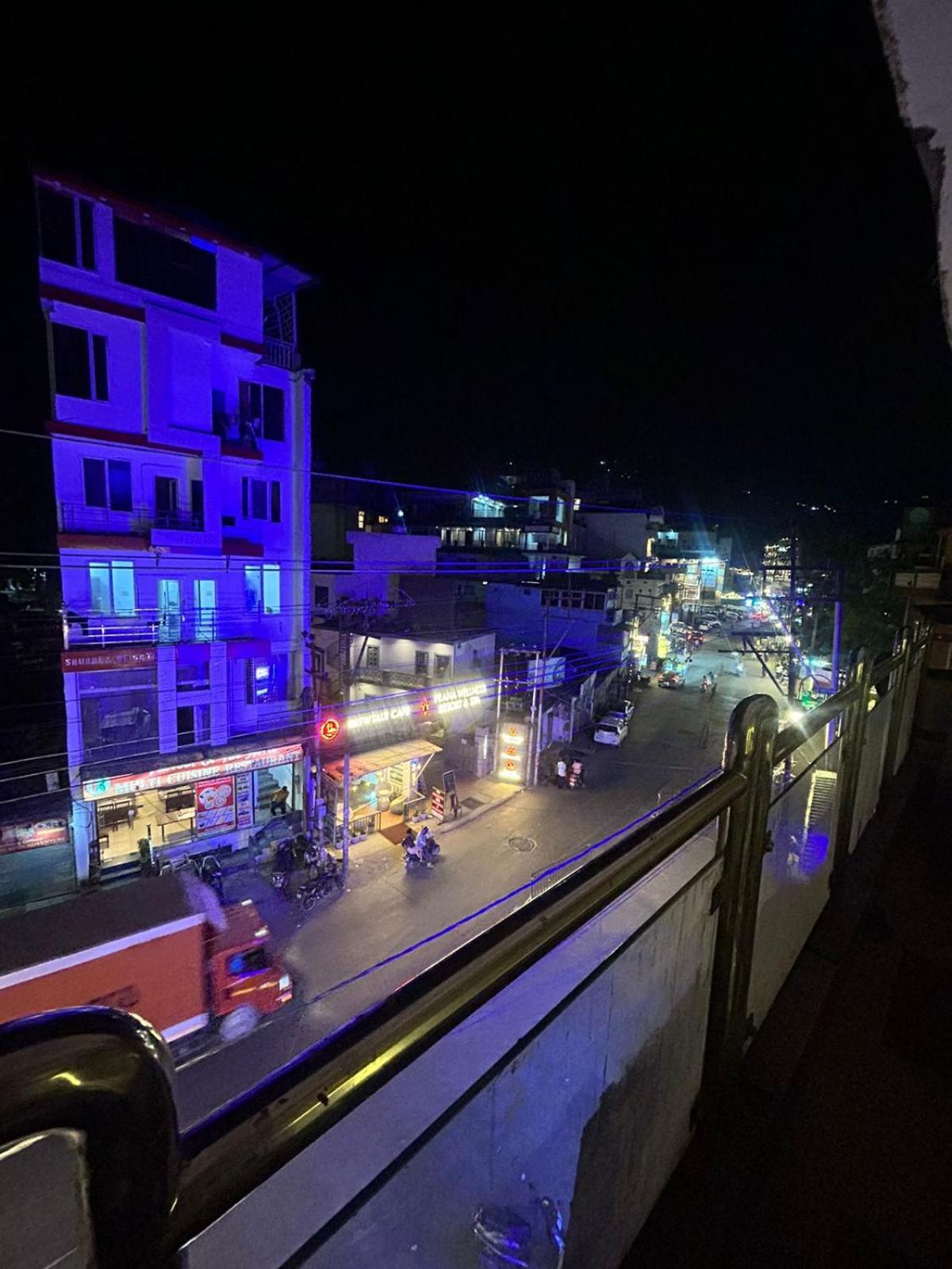 Hotel Dev Ganga Rishīkesh Esterno foto