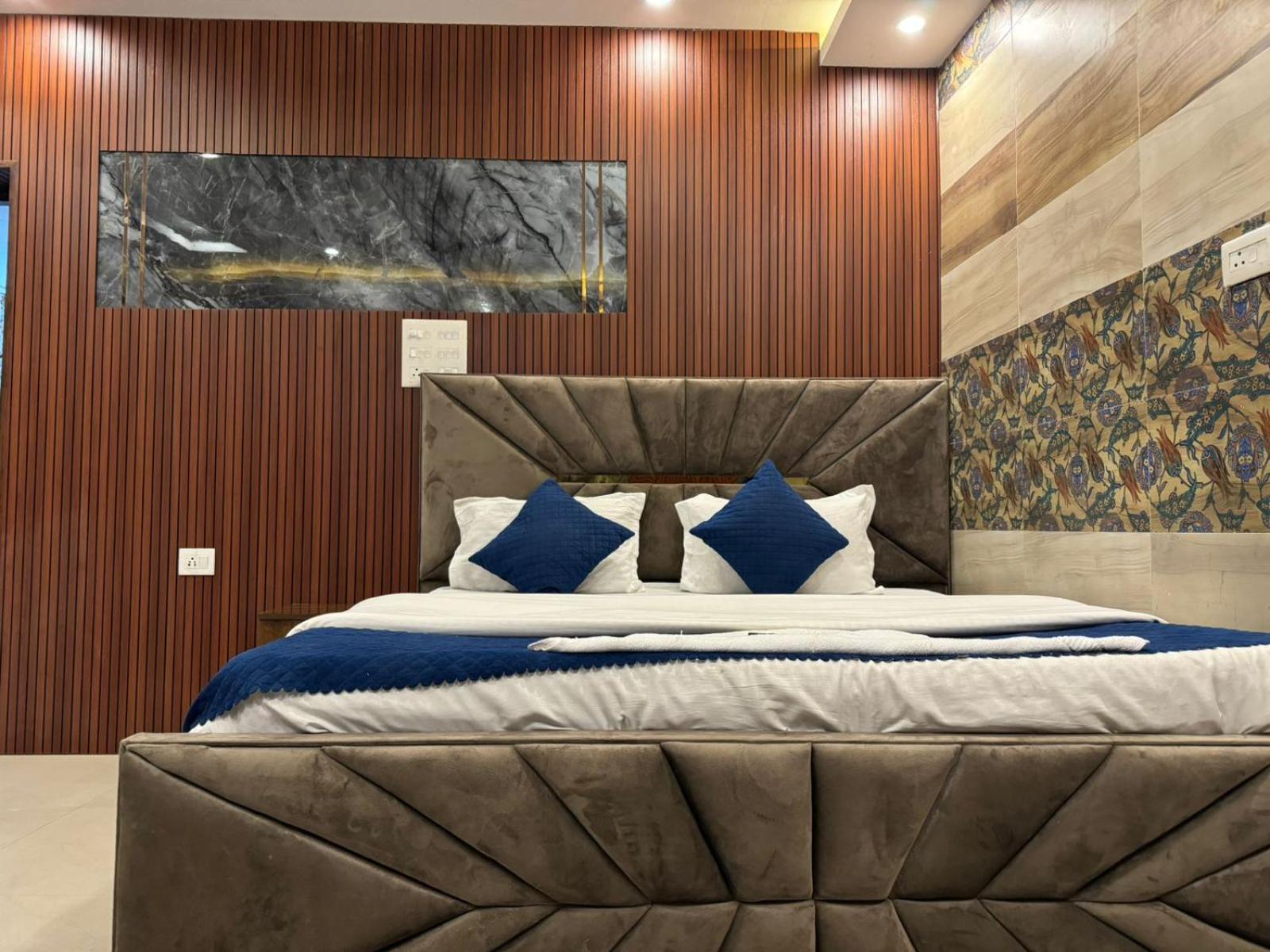 Hotel Dev Ganga Rishīkesh Esterno foto