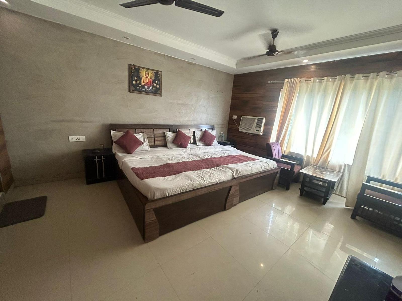 Hotel Dev Ganga Rishīkesh Esterno foto