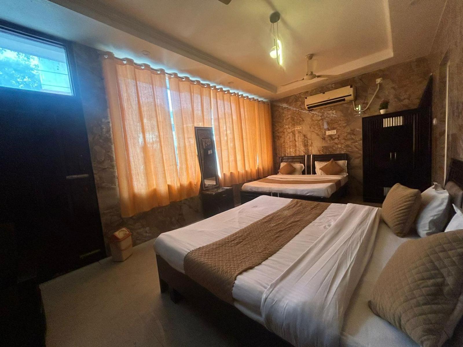 Hotel Dev Ganga Rishīkesh Esterno foto