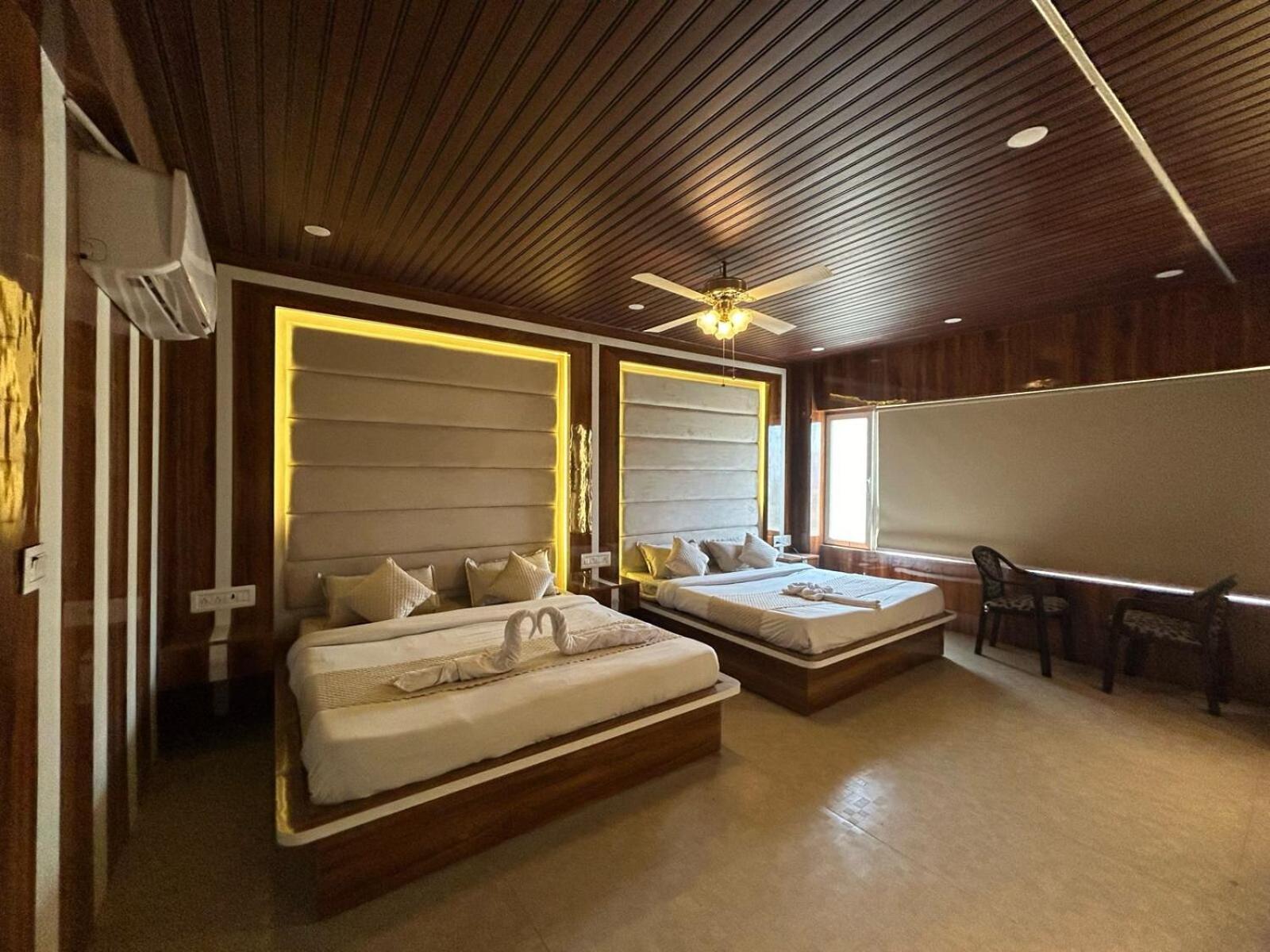 Hotel Dev Ganga Rishīkesh Esterno foto